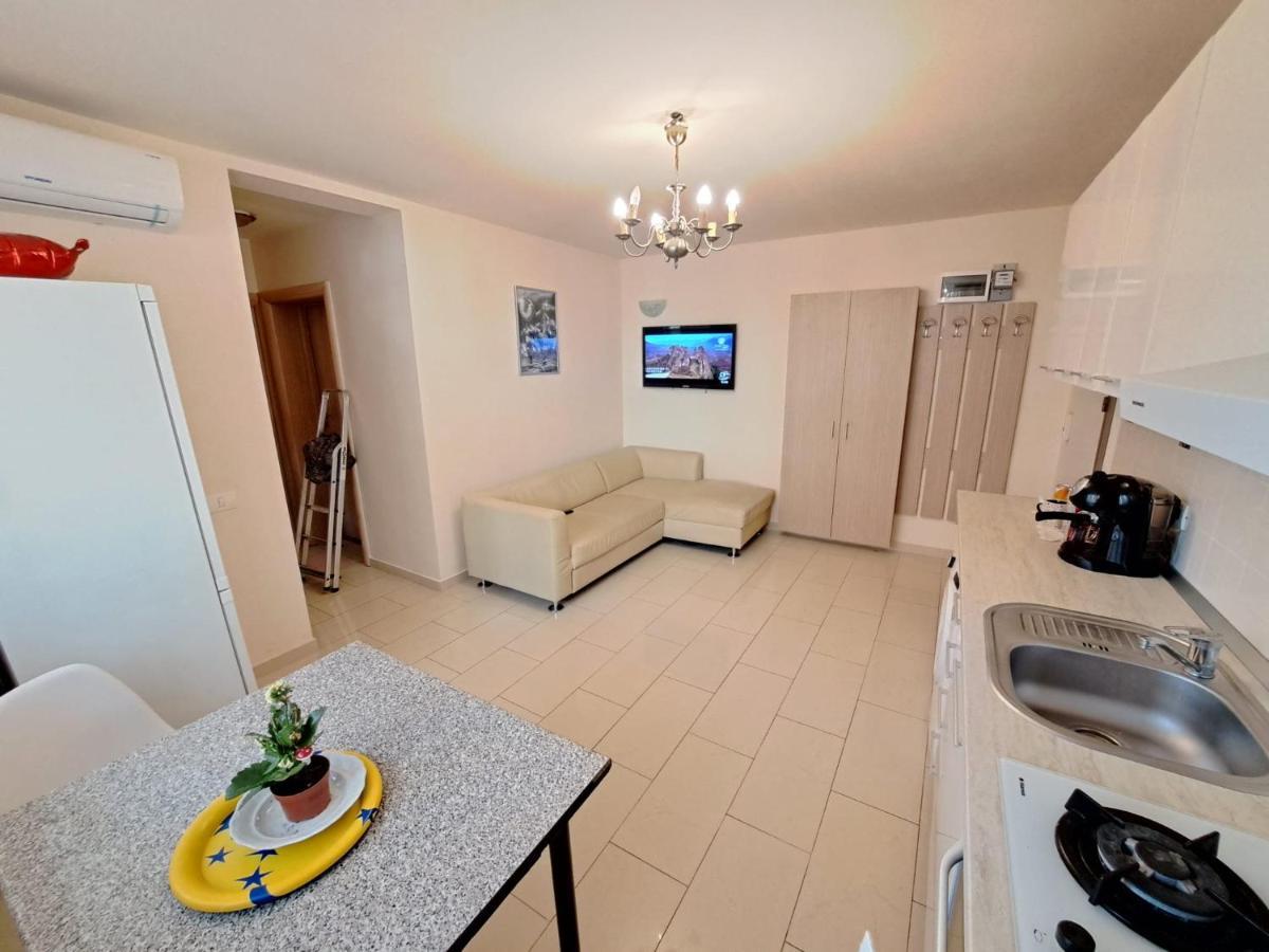 Bine Ati Venit La Maria Str Ion Alexandru Nr 1 Bl 14 Ap 1 Apartment Arad Exterior photo