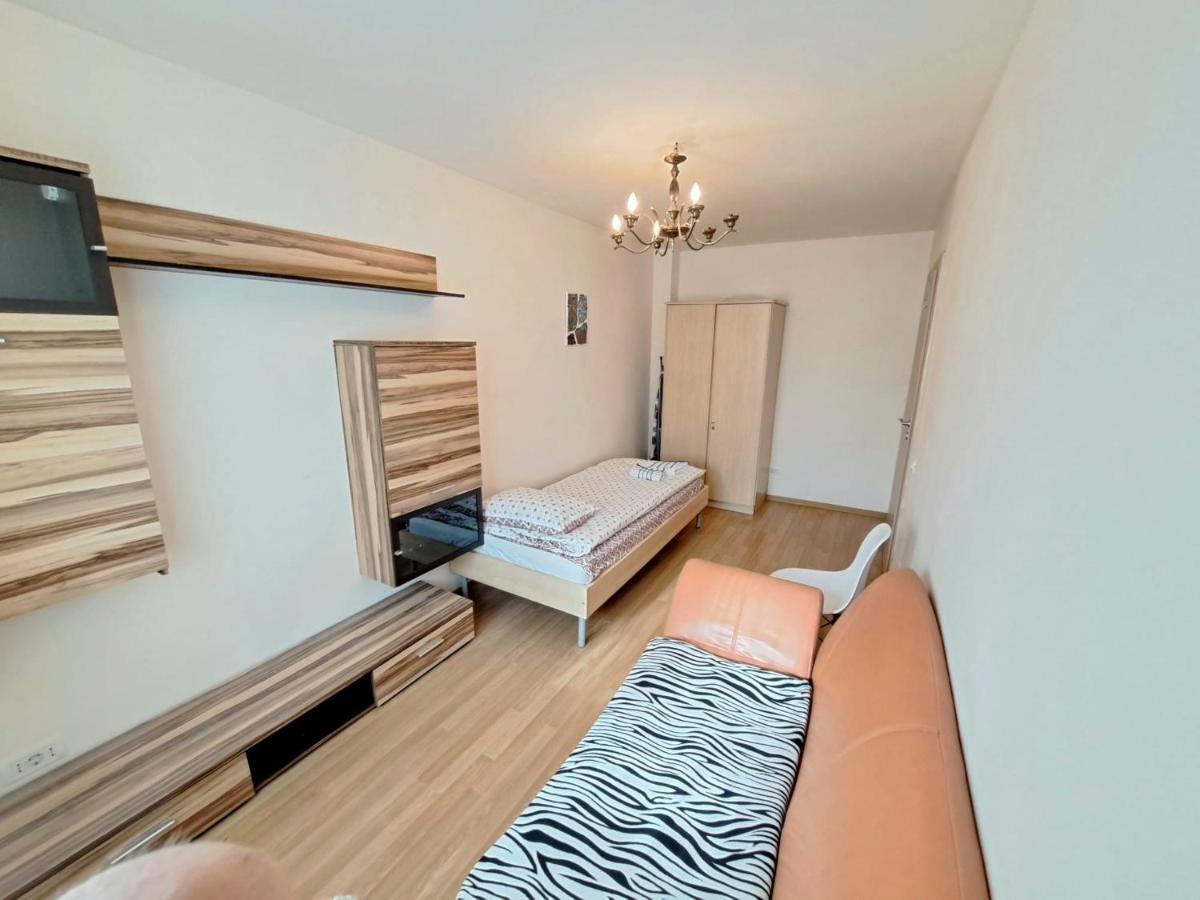 Bine Ati Venit La Maria Str Ion Alexandru Nr 1 Bl 14 Ap 1 Apartment Arad Exterior photo